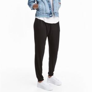2/$15🆑Basic H&M Divided Blk Joggers
